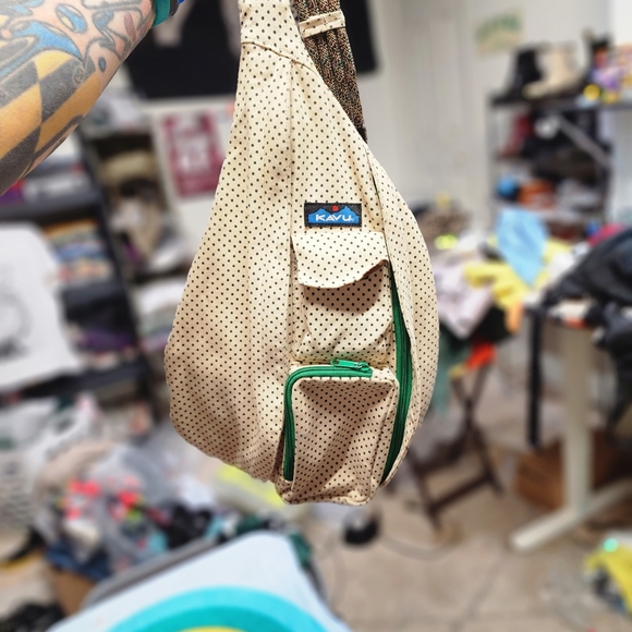 Kavu side bag, messenger bag with zip pull sections and 3rope straps - Picture 2 of 4